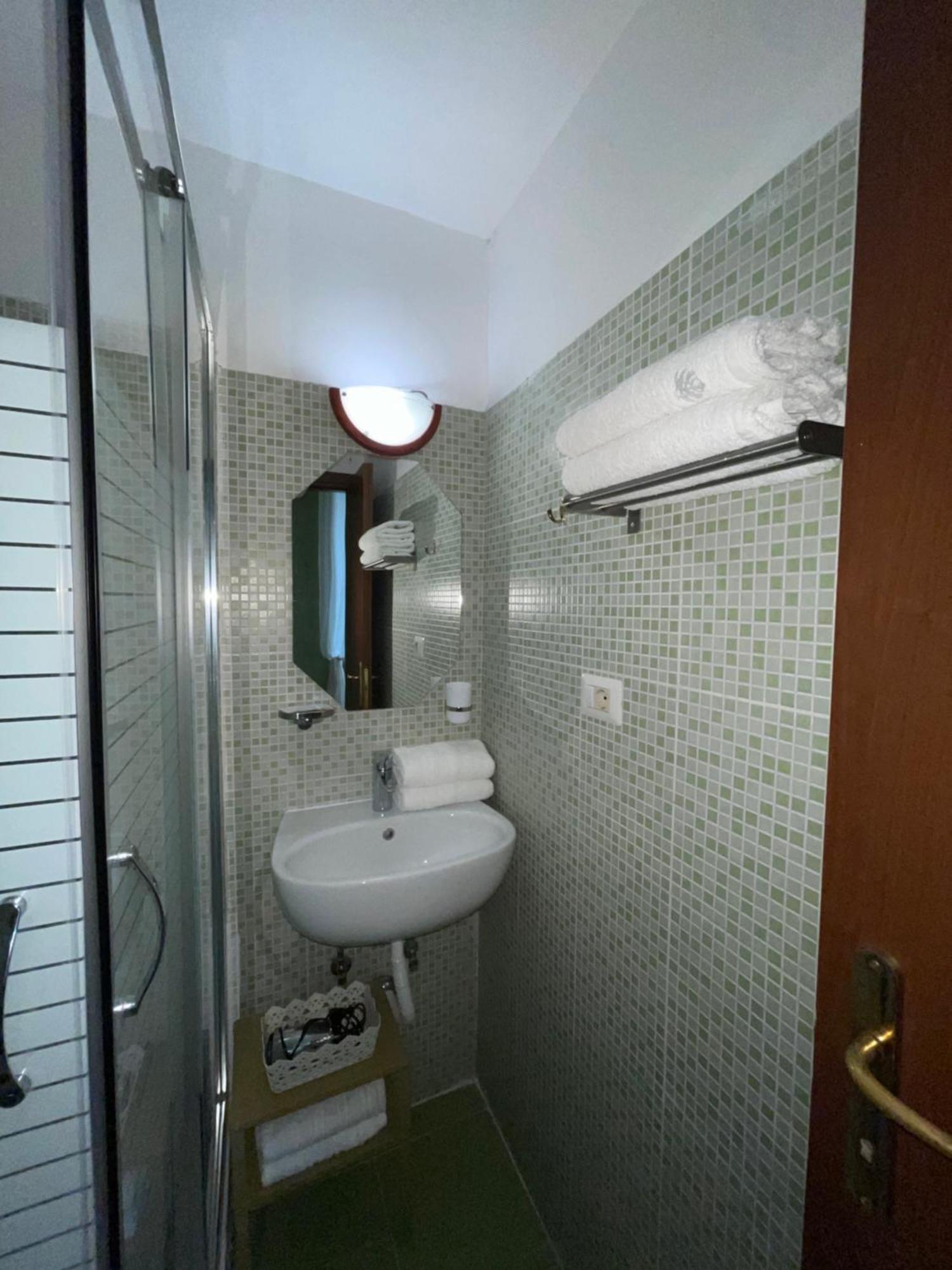 רומא Guest House Meret מראה חיצוני תמונה