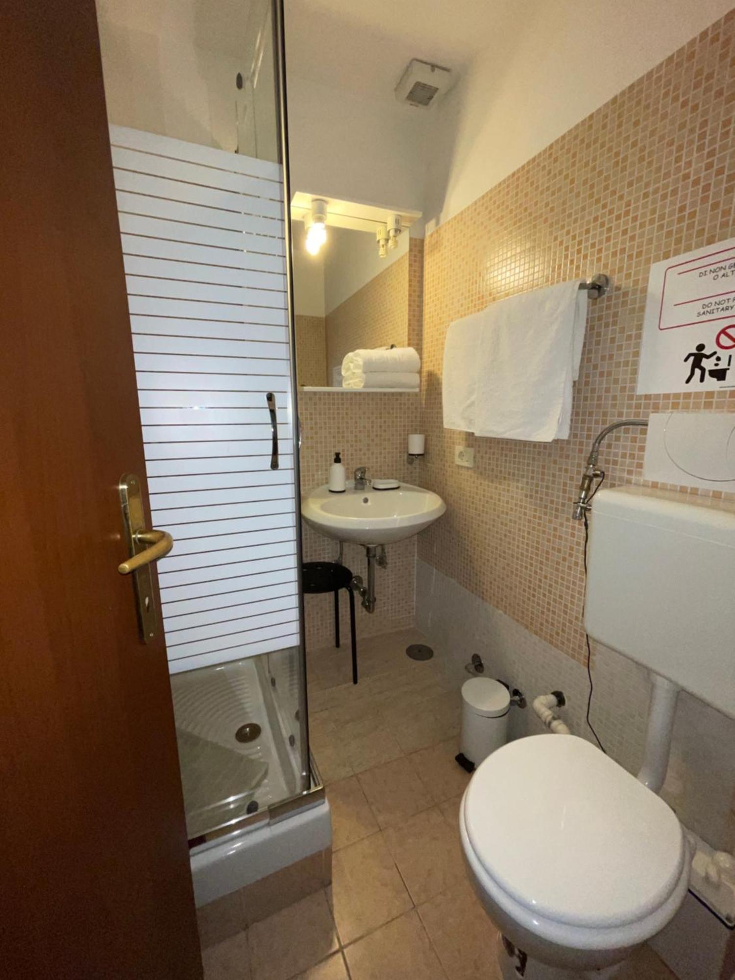 רומא Guest House Meret מראה חיצוני תמונה