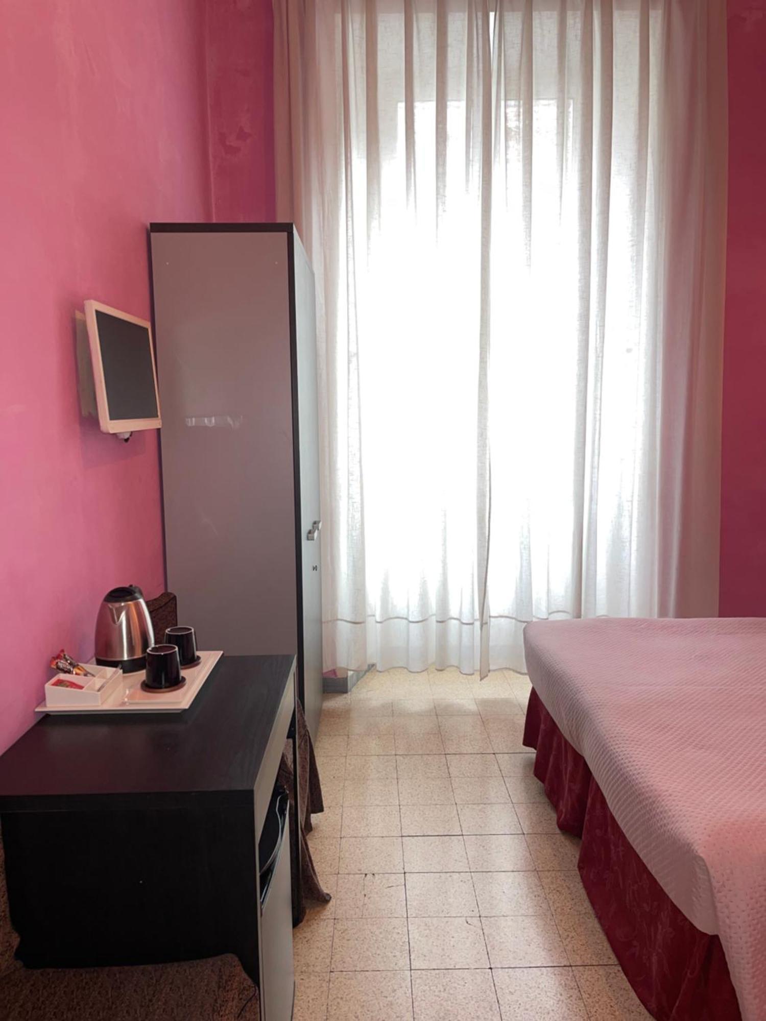 רומא Guest House Meret מראה חיצוני תמונה