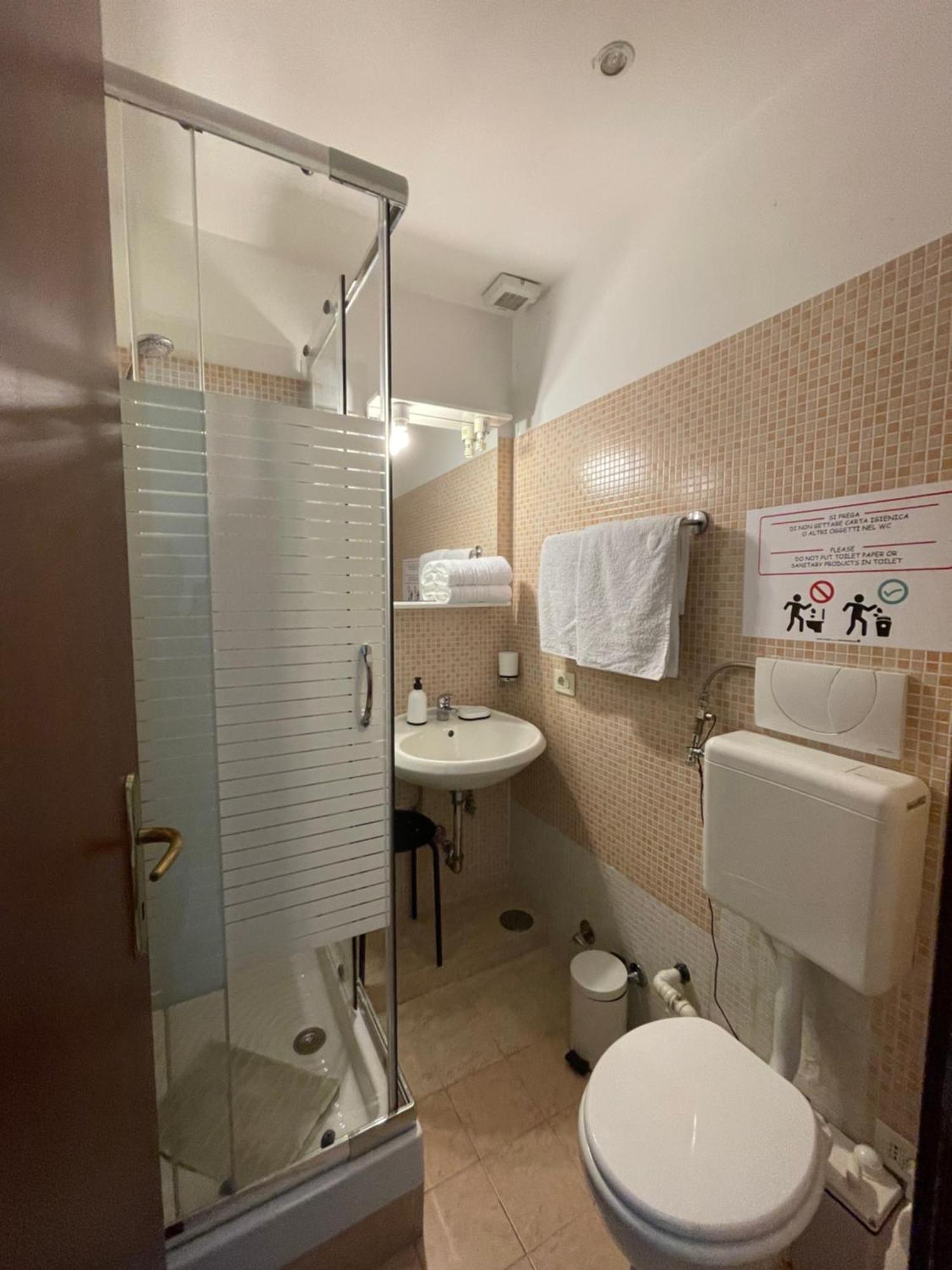 רומא Guest House Meret מראה חיצוני תמונה