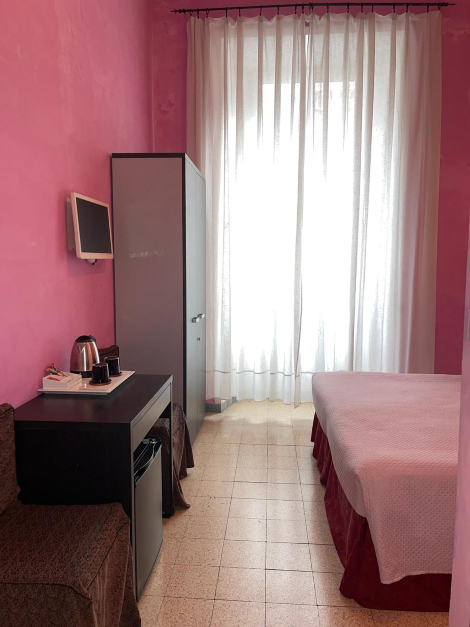רומא Guest House Meret מראה חיצוני תמונה