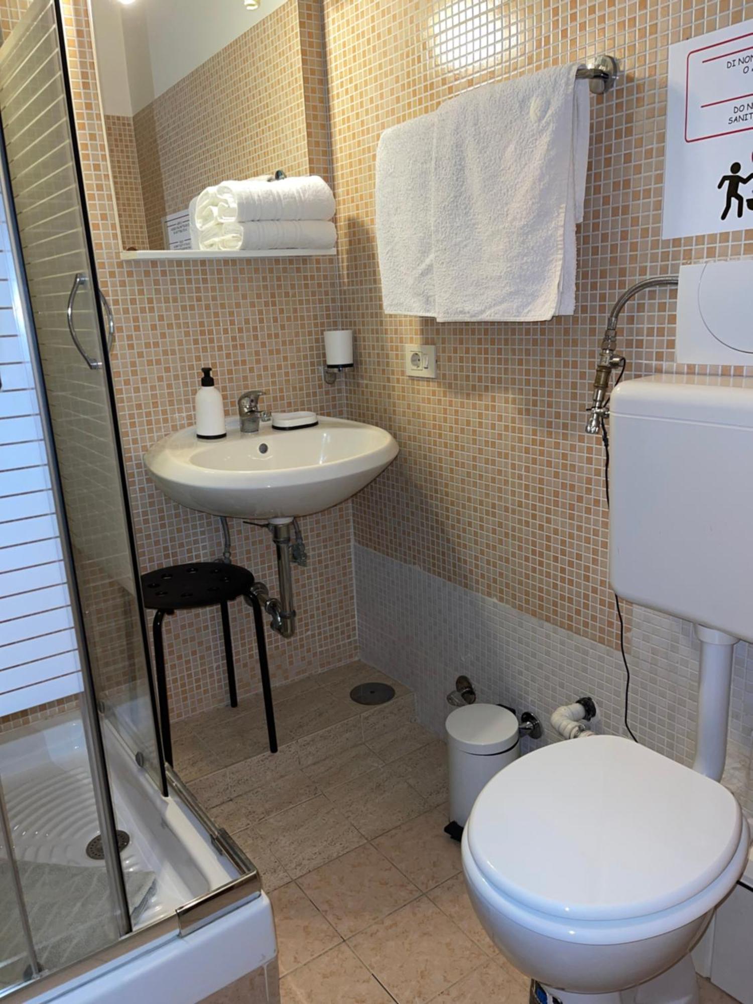 רומא Guest House Meret מראה חיצוני תמונה