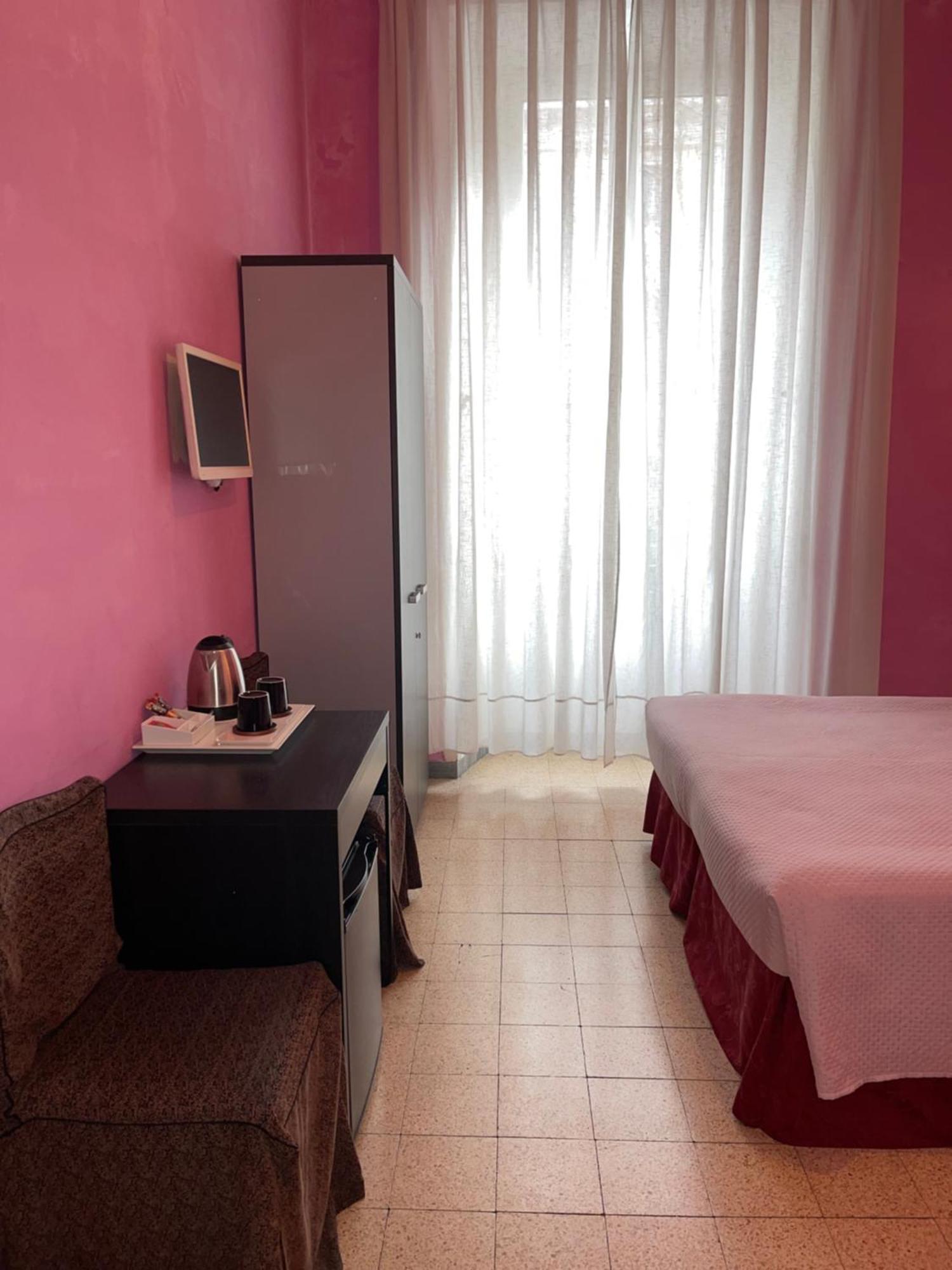 רומא Guest House Meret מראה חיצוני תמונה